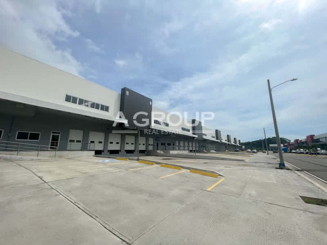 Wide concrete driveway and loading docks with ramp entry at industrial warehouse Zona Uno Terminal Panama