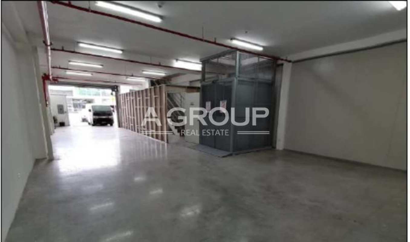 Warehouse interior with industrial lift, concrete floor and sprinkler system Panama Viejo