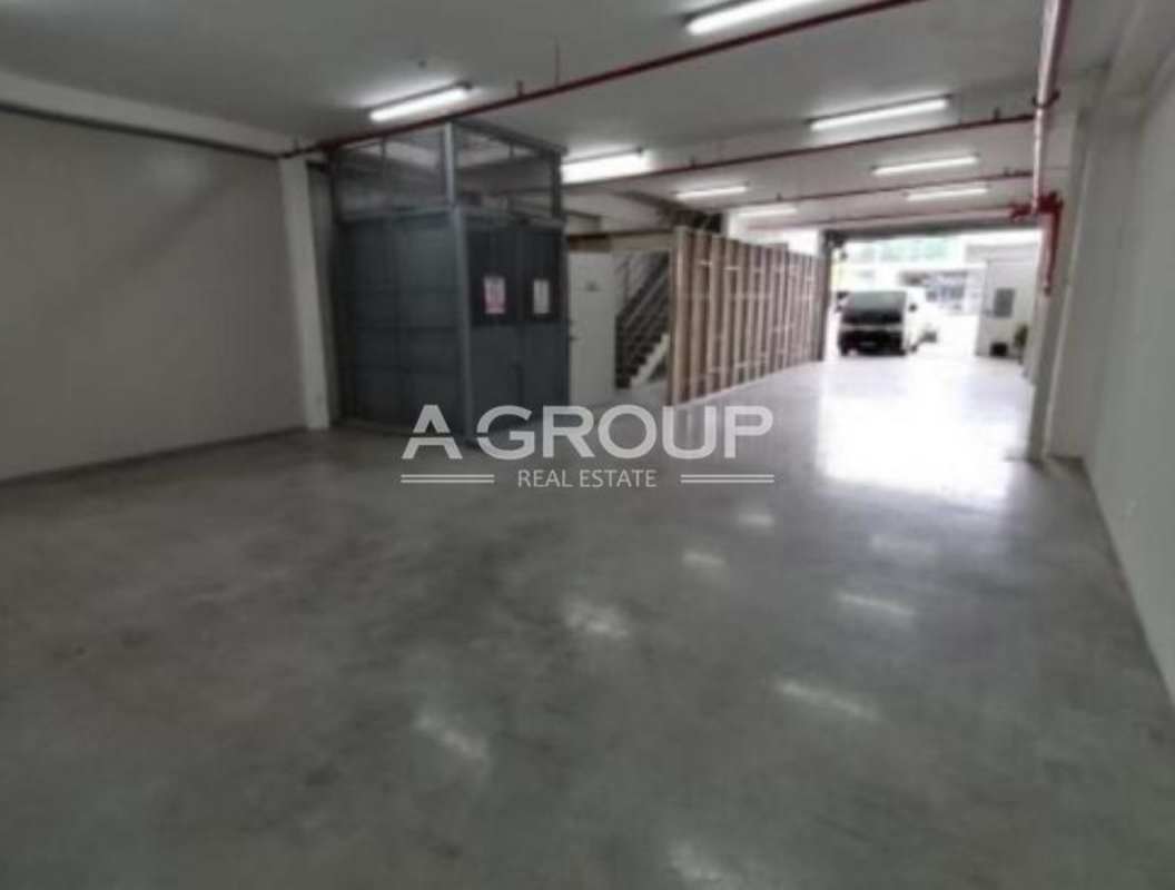 Warehouse interior featuring industrial lift and concrete floor at Panama Viejo Business Center Panama