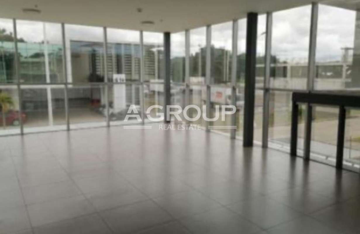 Industrial warehouse area with electric rolling gate at Panama Viejo Business Center for lease