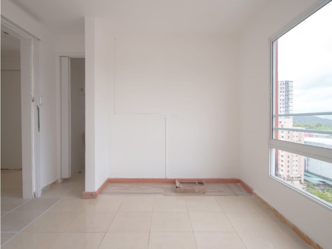Spacious bright apartment with large windows, tile floor, PH Royal Hills Panama