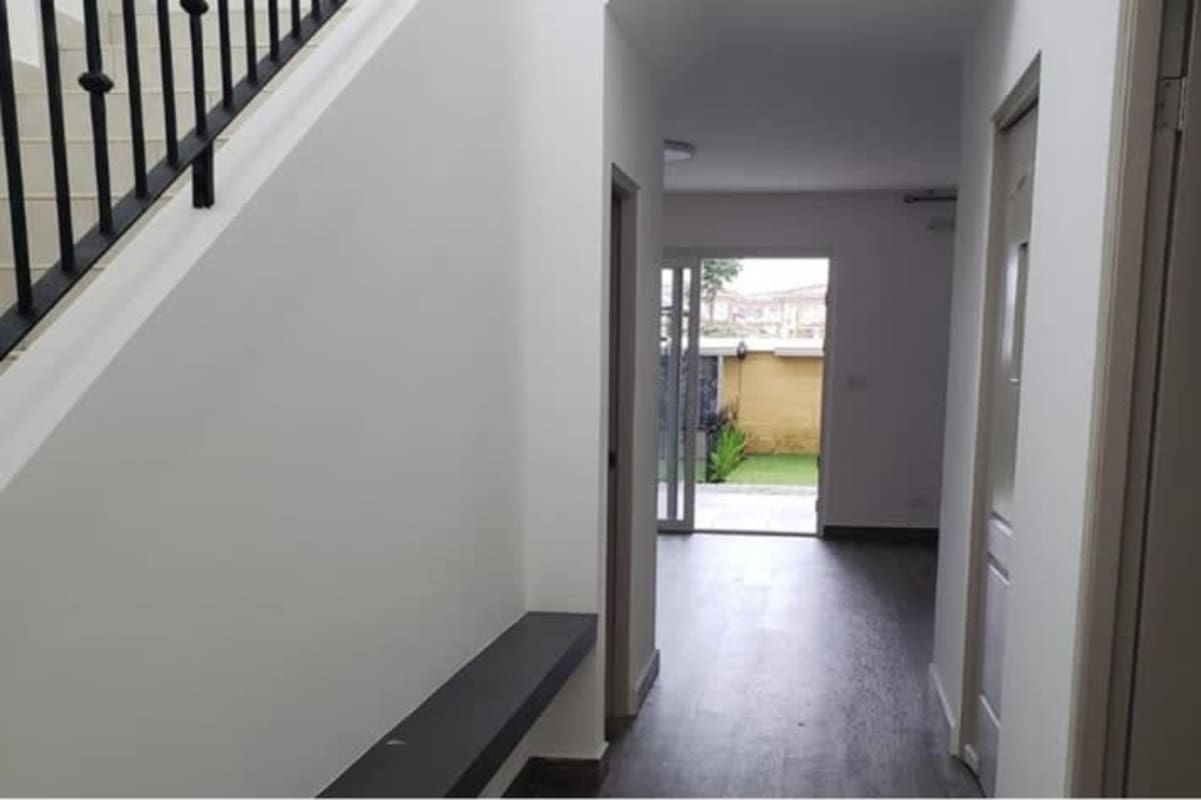 Master bathroom with jacuzzi tub and modern fixtures in Villa Alta Brisas del Golf Panama