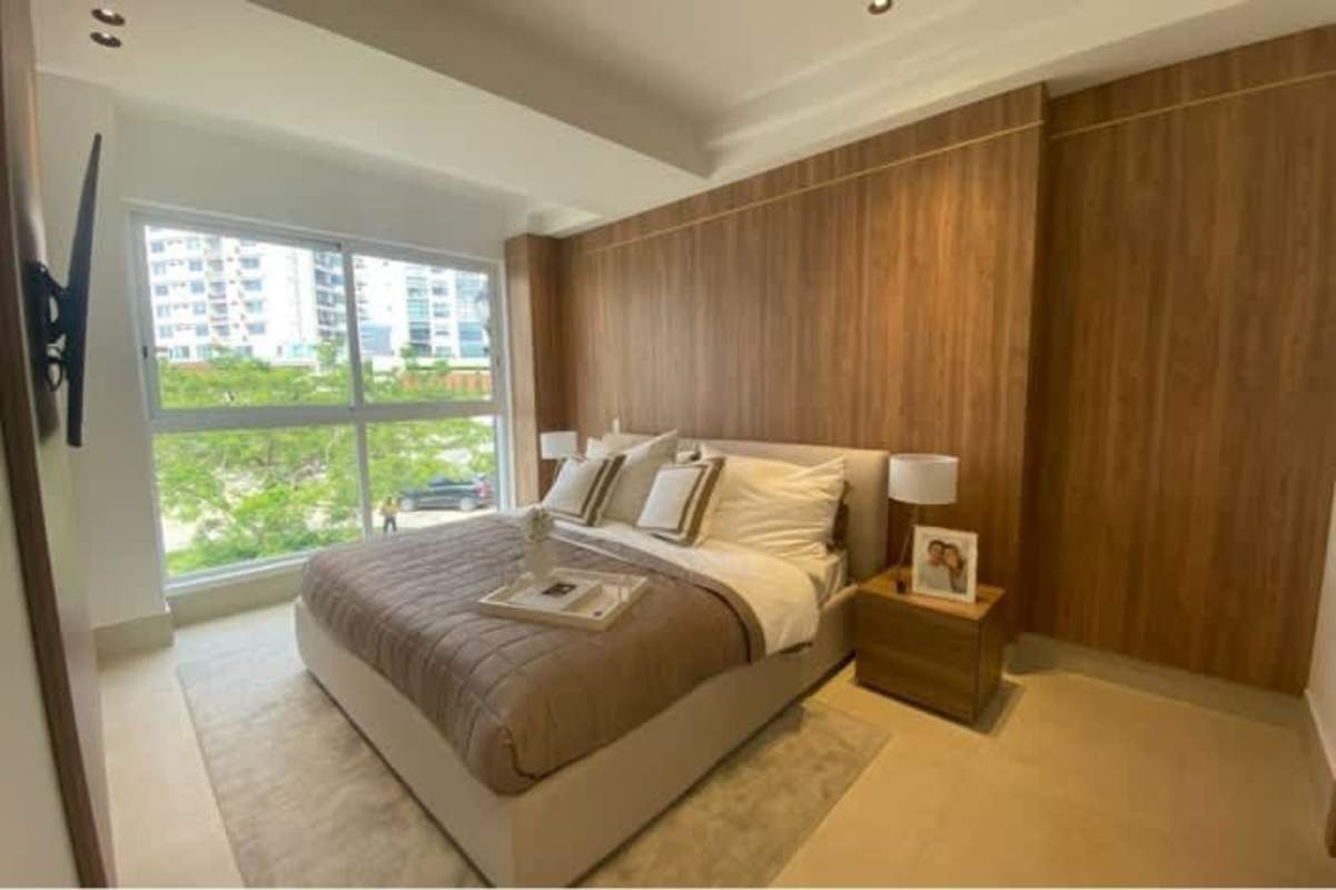 Bedroom with large window city views, built-in closet, Santa Maria Golf Panama