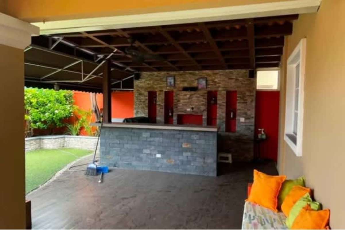 Simple bedroom with wardrobe, neutral tiles, ceiling fan in Campo Lindbergh Panama