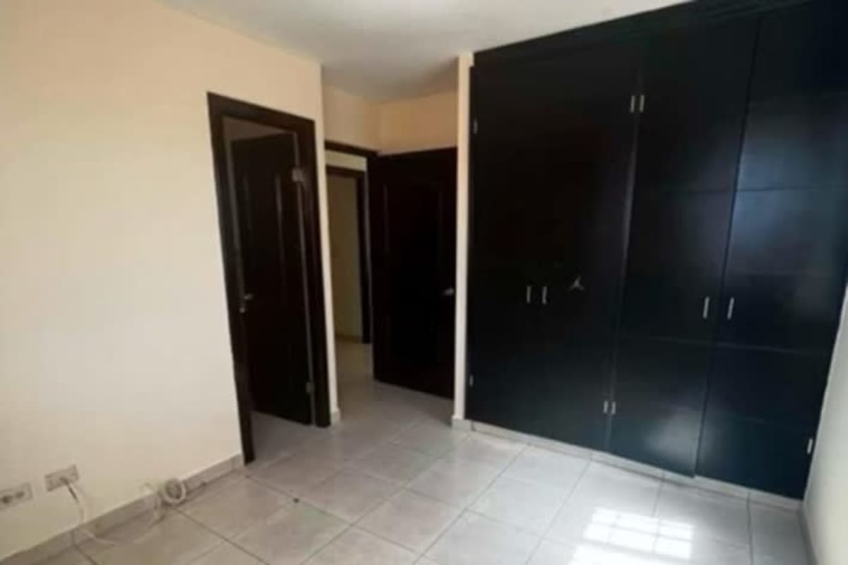 Private backyard with artificial grass, plants, privacy wall at Campo Lindbergh Panama