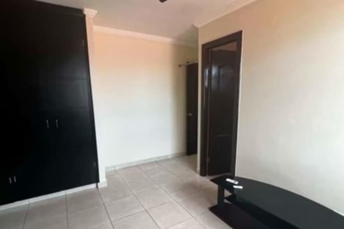 Spacious living area with floor tiles, center light fixture and natural light in Campo Lindbergh Panama