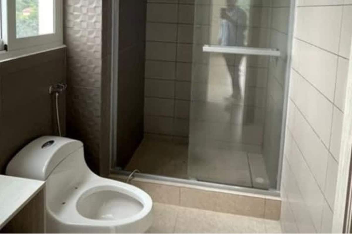 Contemporary style bathroom with granite vanity and enclosed shower Clayton Park Panama