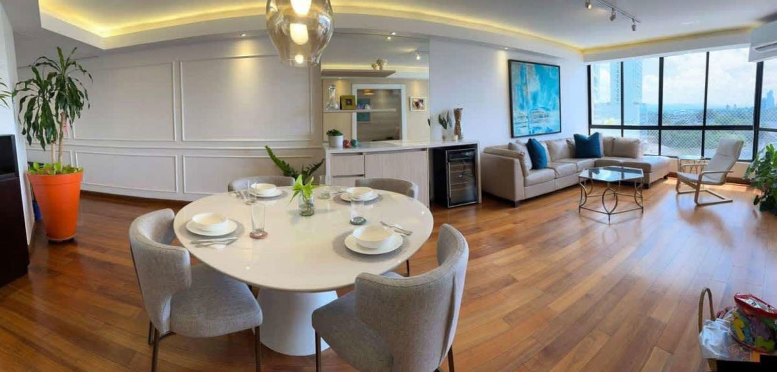 Large master bedroom with ocean views, walk-in closet and ensuite bath in PH Seawaves Coco del Mar