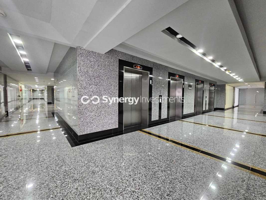 Spacious high-rise commercial office with panoramic bay and city views in PH BICSA Tower on Avenida Balboa Panama City