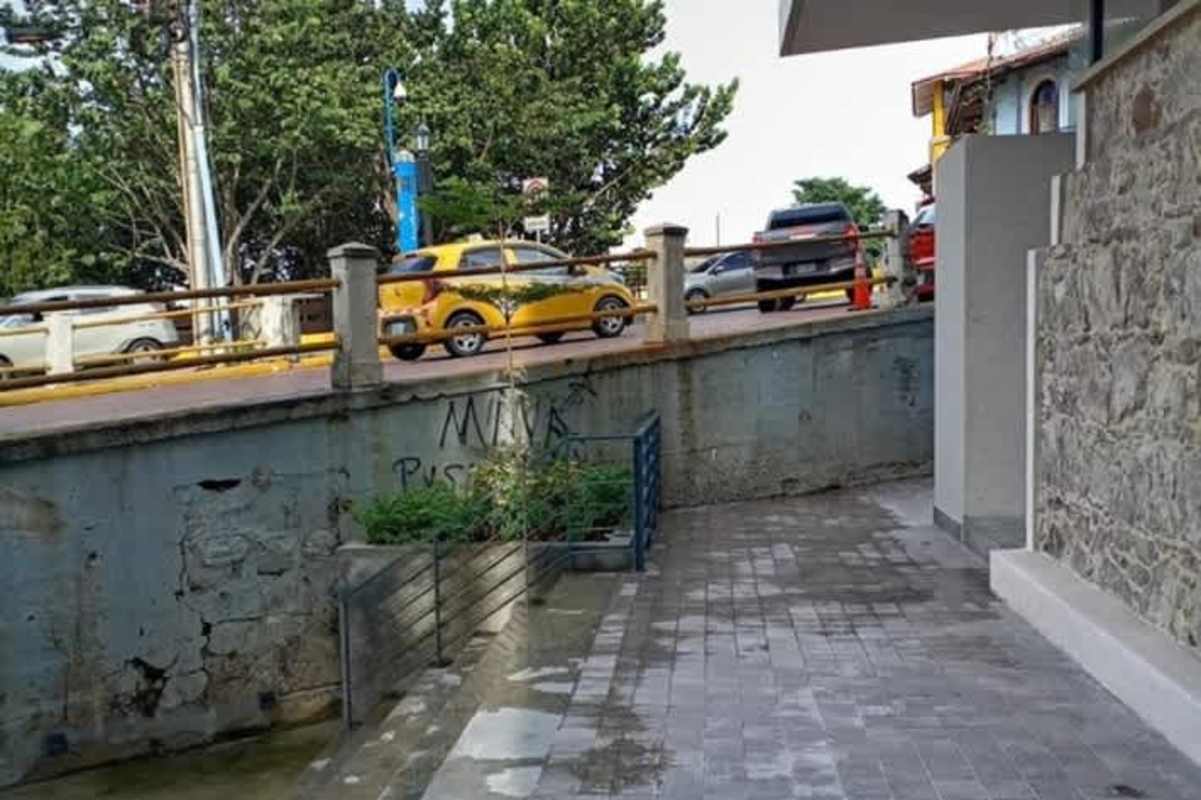 Stone wall and sidewalk below street level in historic Casco Viejo near La Plazuela