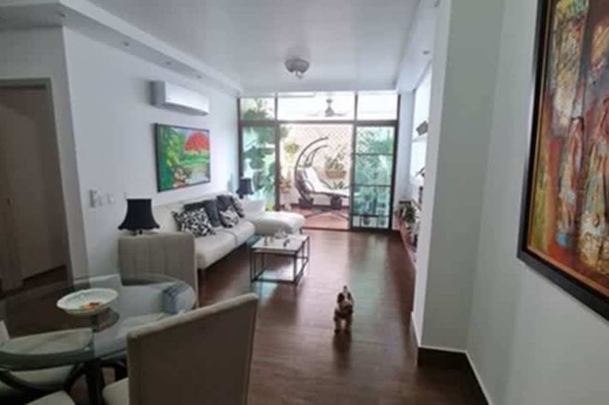 Bedroom with large window and built-in closet in PH Greenview Costa Sur Panama City