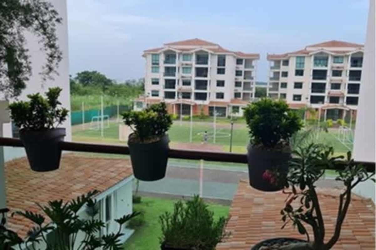 Multipurpose room with built-in wardrobes and window in PH Greenview Costa Sur Panama City