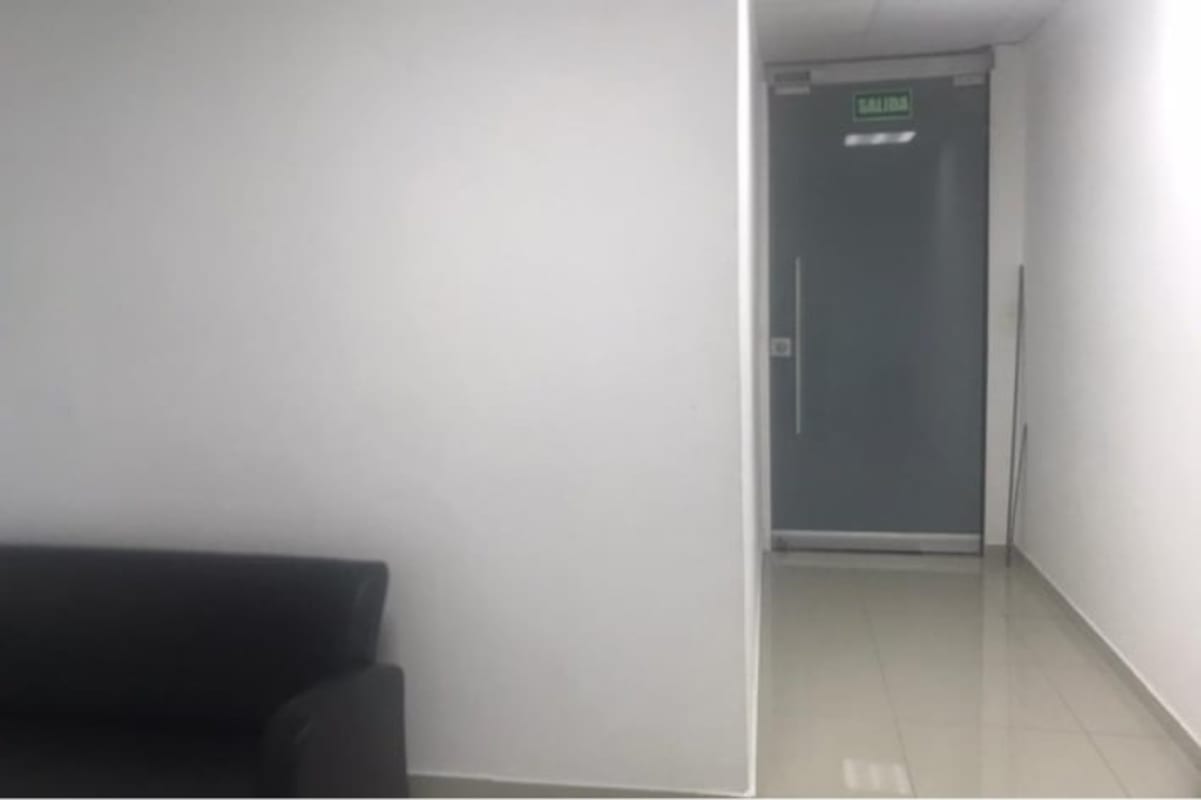 Private office or meeting room with glass partition in Torre Global Bank Calle 50 Panama