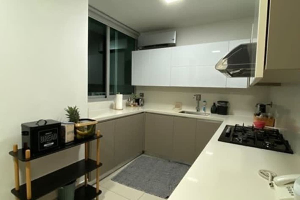 Kitchen with gas stove, glossy cabinets and large window PH Bali Costa del Este Panama