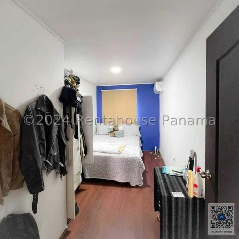 Bedroom with wood floor, built-in closet, air conditioning in house for sale Chanis Panama