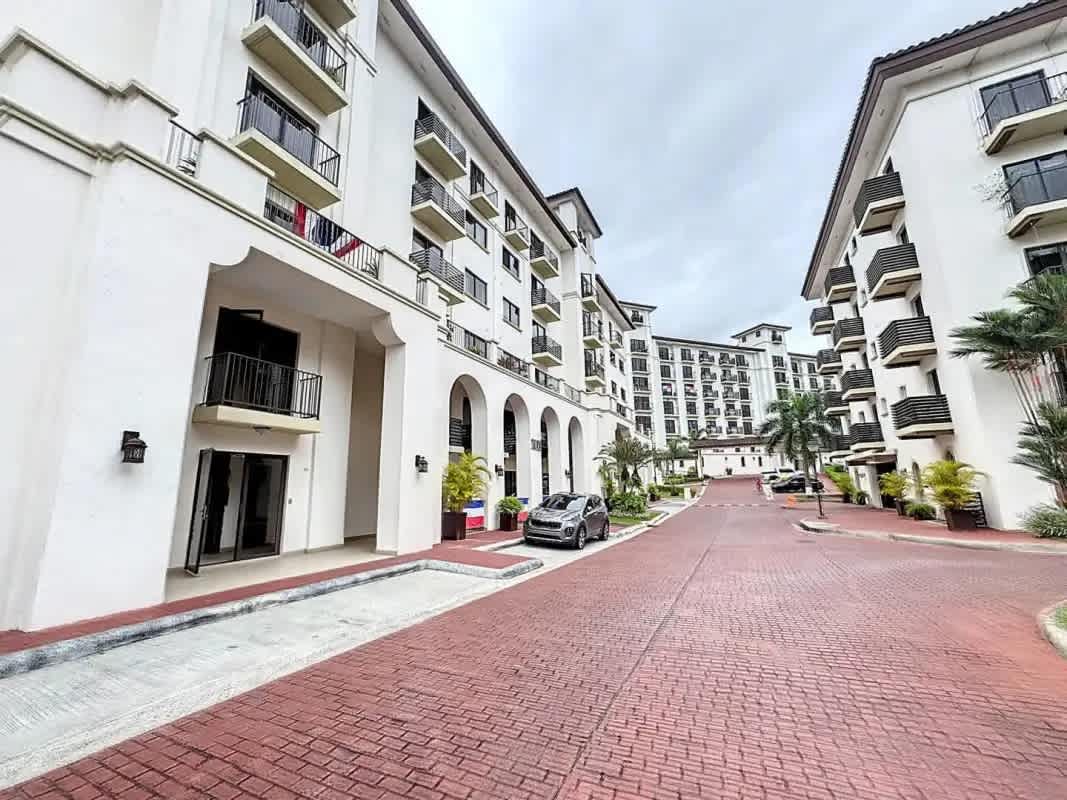 Contemporary kitchen with granite countertops and appliances Embassy Village Clayton Panama