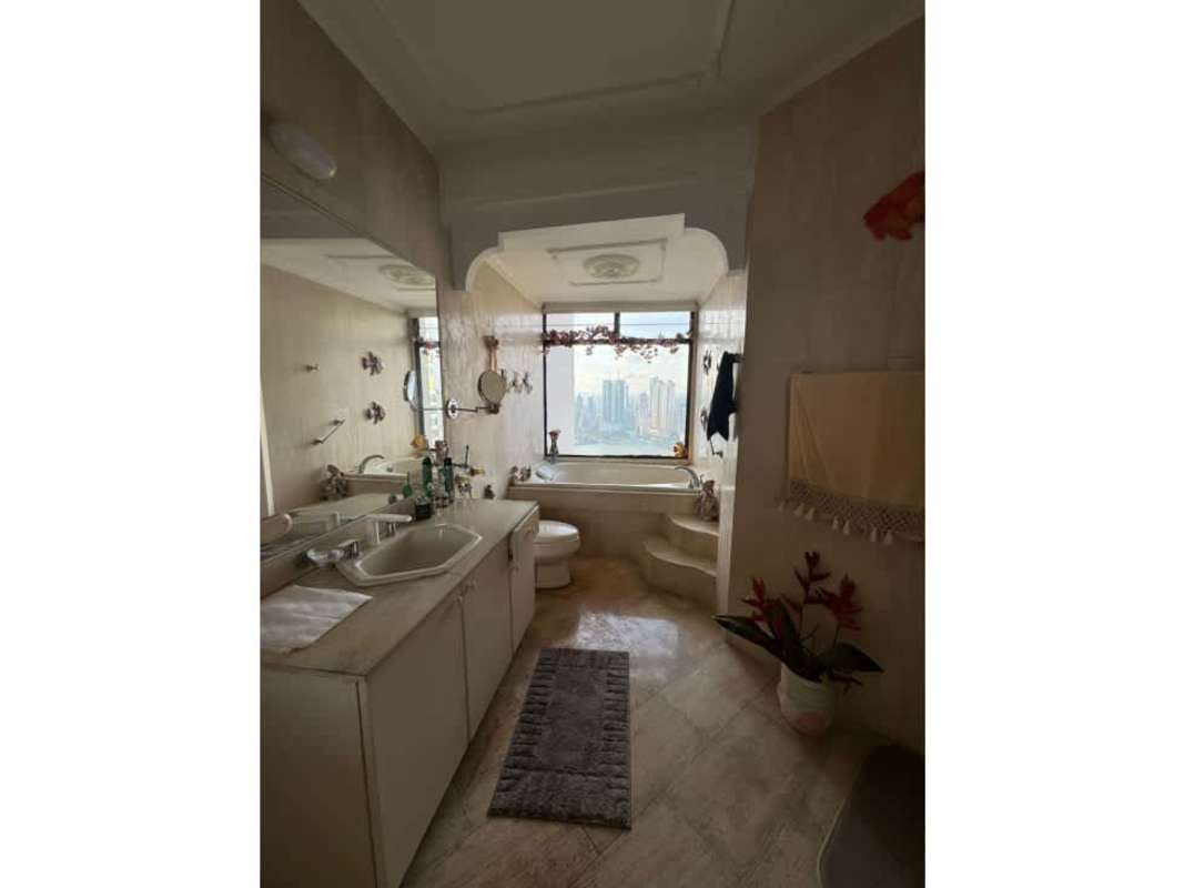 Master bath double sinks soaking tub ocean view PH Villa Marina Punta Paitilla