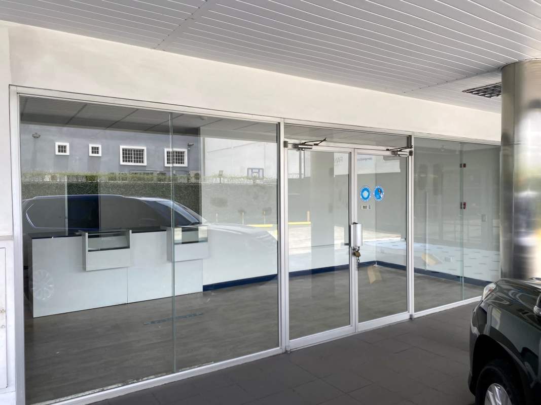 Modern commercial plaza with multiple storefronts and ample parking in Costa del Este Panama City