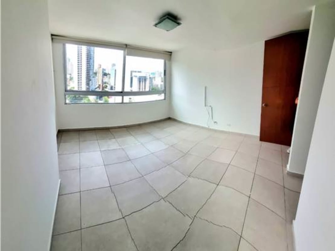 High floor balcony panoramic city skyline view in PH Terrawind San Francisco Panama