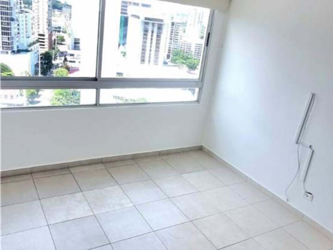 Unfurnished bedroom with large window and split AC in PH Terrawind Panama City