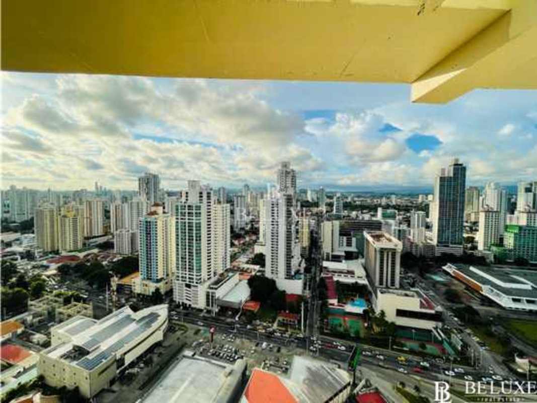 Balcony area with stunning skyline view in PH Terrawind San Francisco Panama City