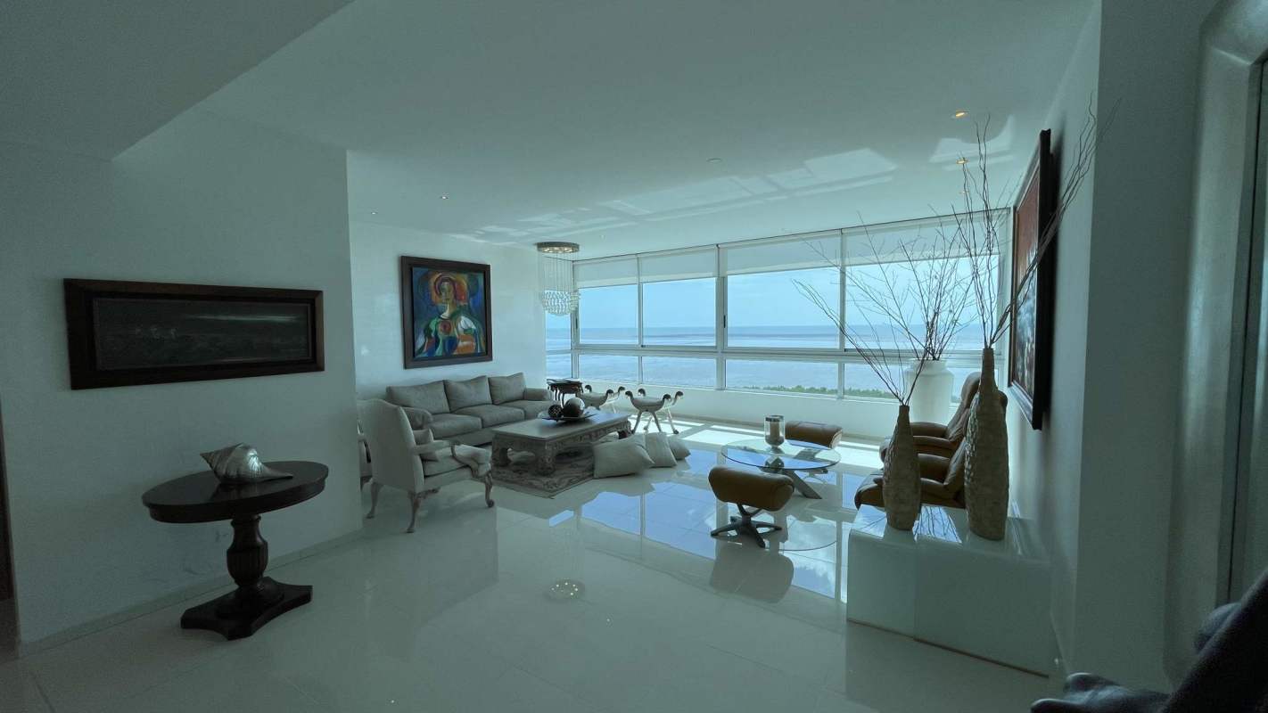 Dining room with glass table ocean view Costa del Este luxury furnished apartment