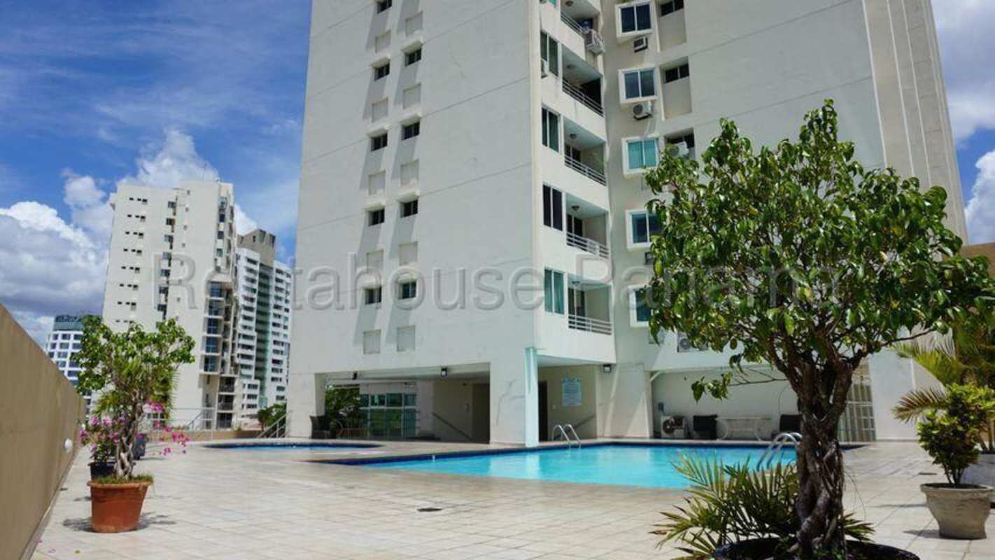 Outdoor pool with city view at PH Majestic Gardens condominium Edison Park Panama