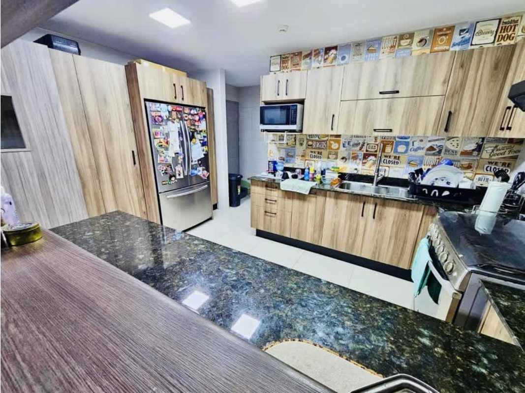 Fully equipped gym at PH Del Rey El Cangrejo with cardio and weight machines in Panama City