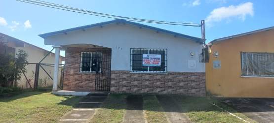 One-story house brick facade gabled roof security bars for sale sign Penonomé Panama