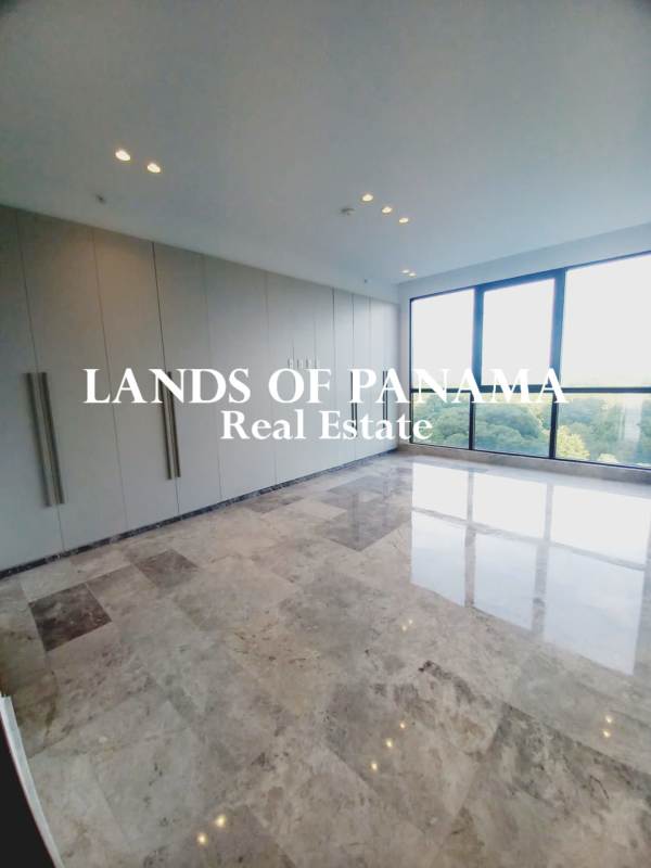 Spacious family room connected to terrace PH Empire Residences Panama