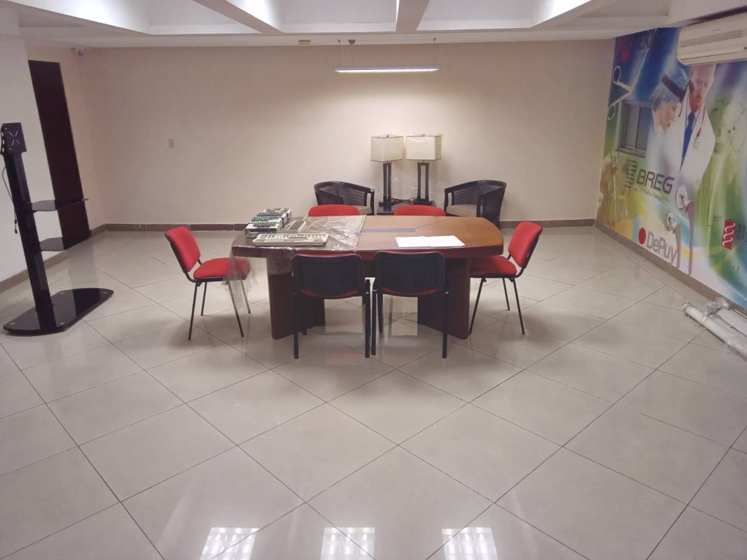 Large meeting room with modern decor, AC and chairs commercial rental San Francisco Panama
