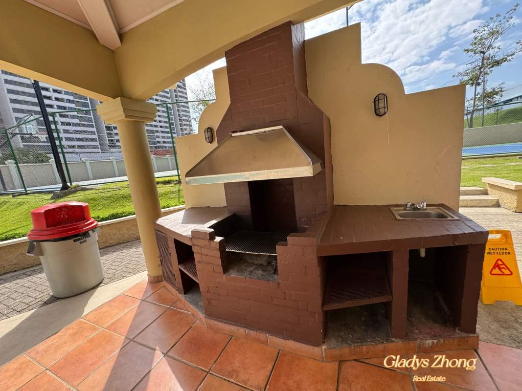 Large swimming pool with palm trees and sundeck PH Dorado Lakes Panama Condado del Rey