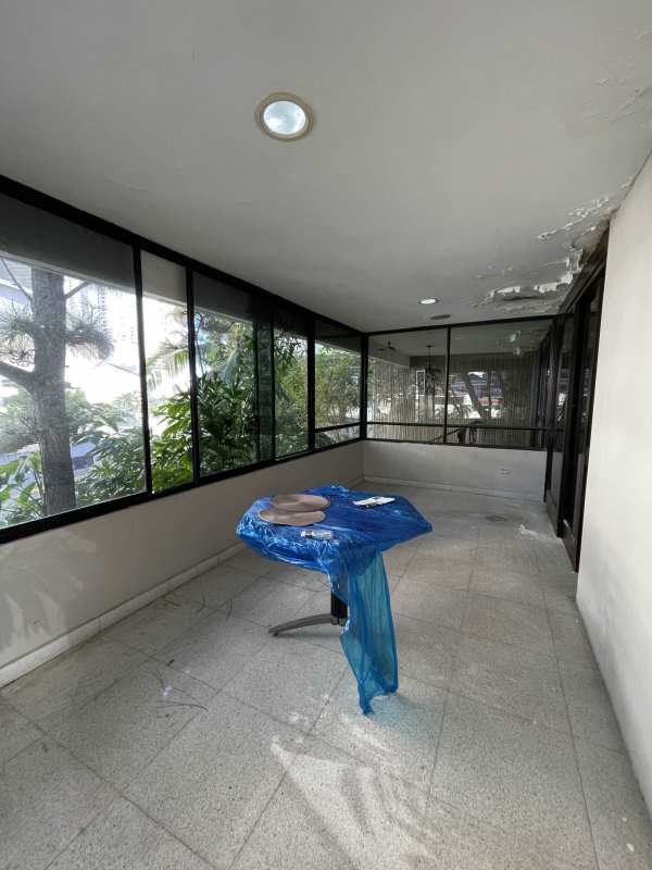 Large window overlooking garden, open layout for dining and living in luxury Punta Paitilla home