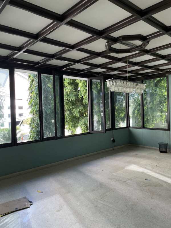 Entrance hallway with glossy floor and natural light in multi-level Punta Paitilla house