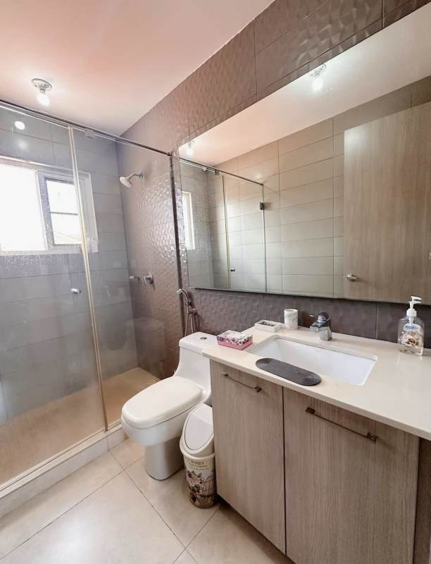 Master bedroom with balcony access, split AC, walk-in closet Reserva de Versalles Panama