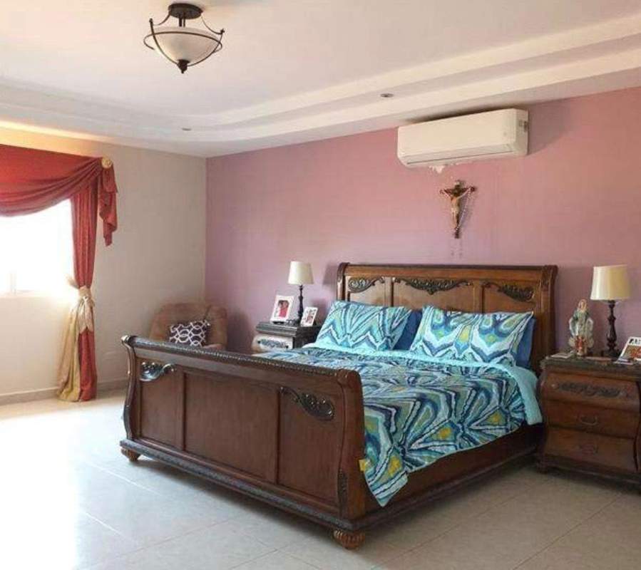 Traditional living room with sofas, tile floor, chandelier in Residencial El Doral Panama City