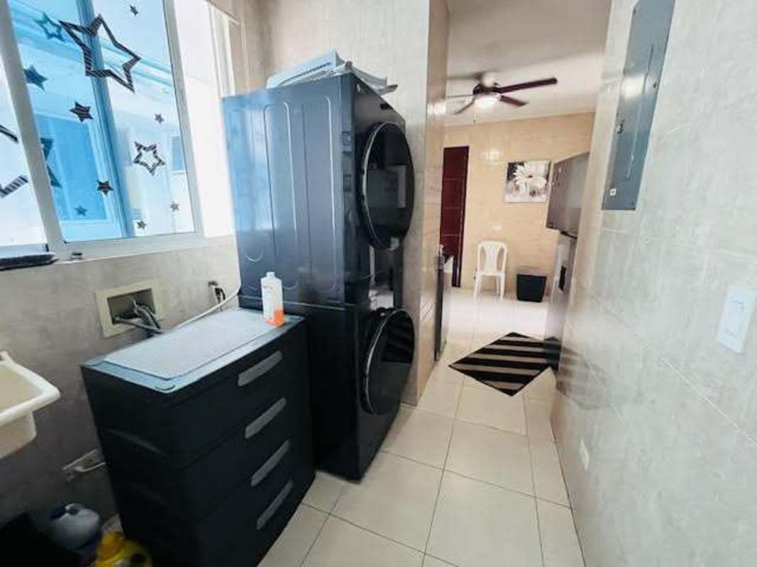 Modern bathroom with glass walk-in shower at PH Bella Vista Park Panama