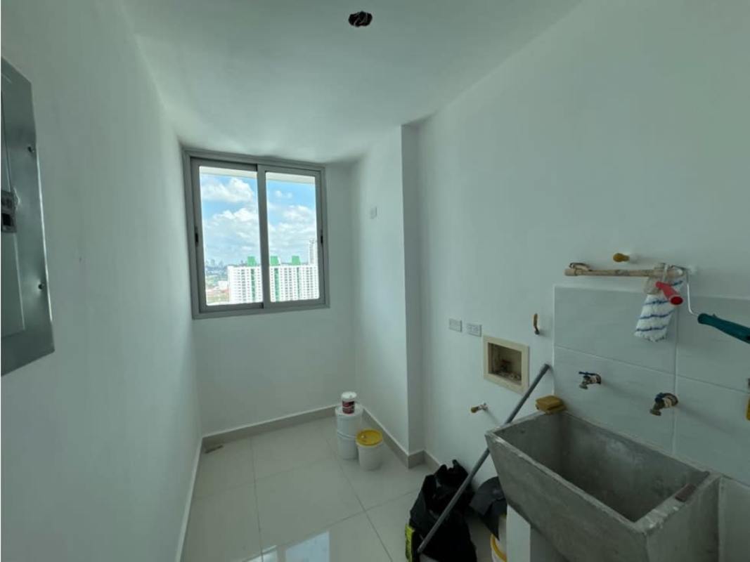 Utility laundry room with window, plumbing, concrete sink PH Teus Tower II Panama