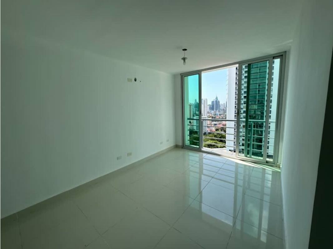 Bedroom featuring large windows with skyline view at PH Teus Tower II Carrasquilla