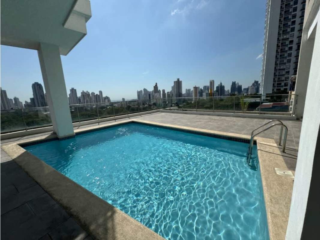 Rooftop swimming pool with city skyline panorama PH Teus Tower II Panama City