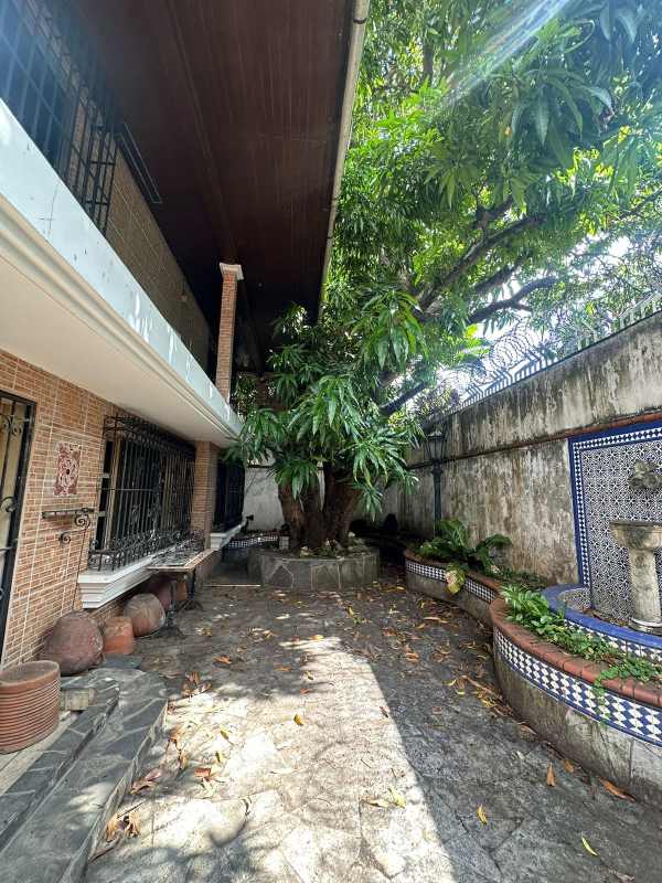 Interior hallway with marble floor, decorative staircase, green walls commercial property for rent Obarrio Panama