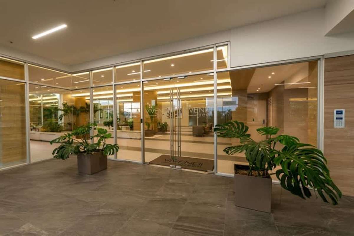 Large balcony offering beautiful Edison Park skyline views PH Vivendi Green Panama