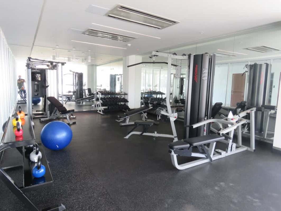 Bedroom featuring large window and AC ready installation at PH GreenWood Panama