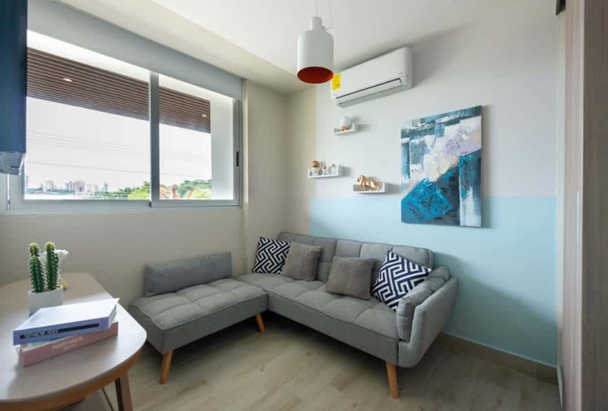 Bedroom with built-in closet, window and AC ready at PH GreenWood Panama apartment