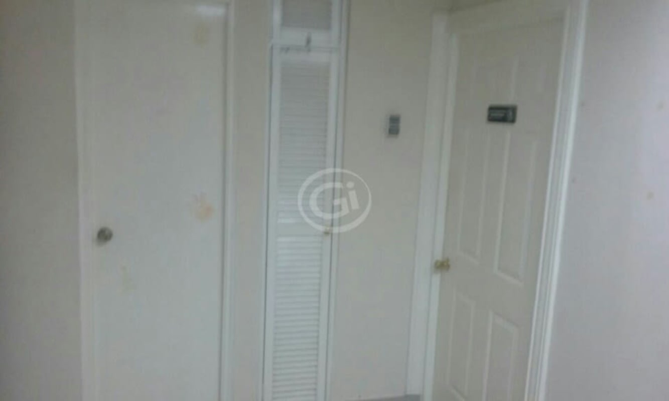 Hallway with multiple doors inside Plaza Ejecutiva commercial office Bella Vista Panama