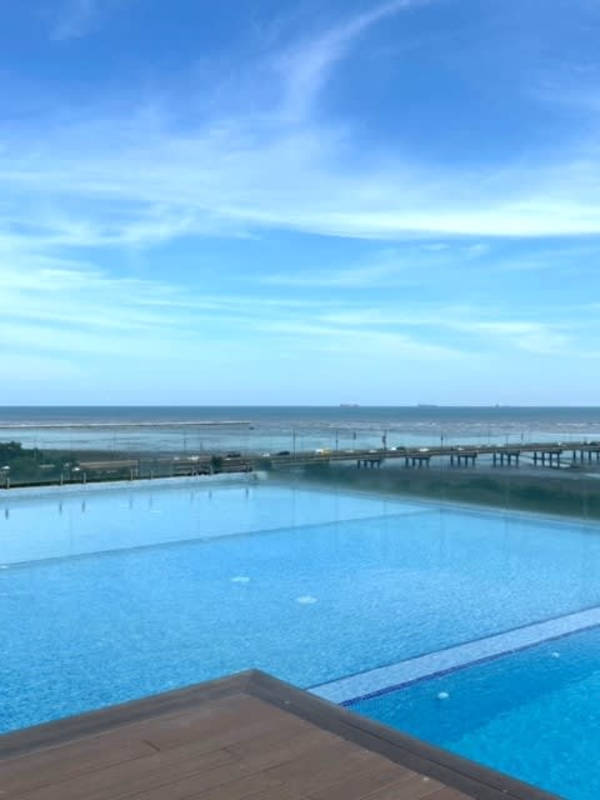 Modern high-rise PH Bali with glass balconies and landscaped entrance in Costa del Este Panama City