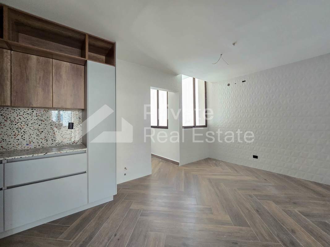 Spacious bedroom with en-suite bath and large windows PH Brisamarina Costa del Este Panama