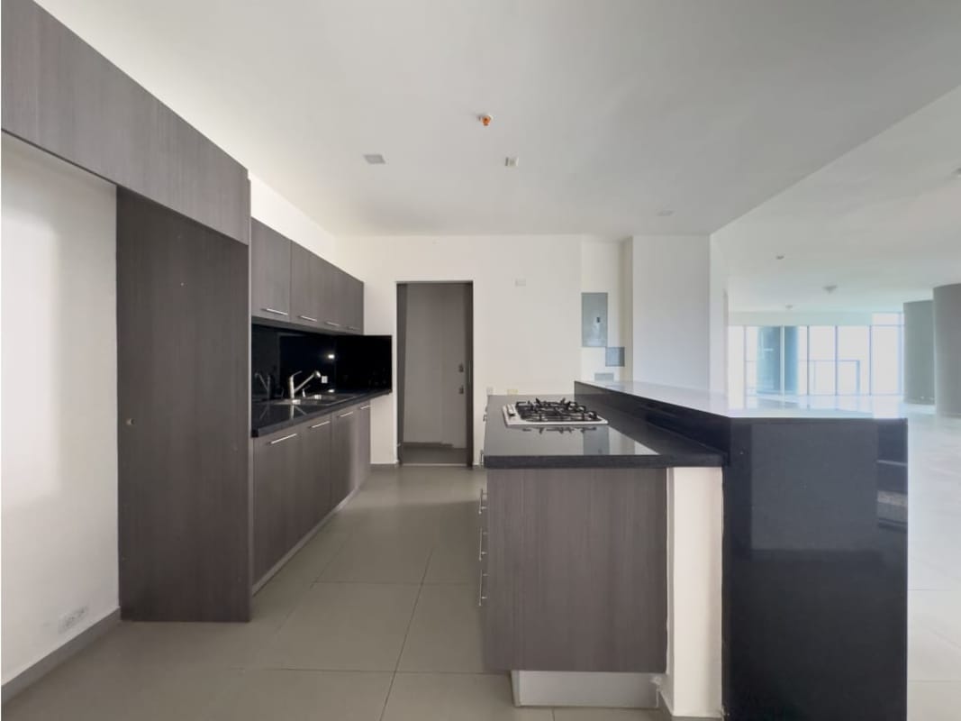 Luxury 2BR Oceanfront Condo PH Yacht Club