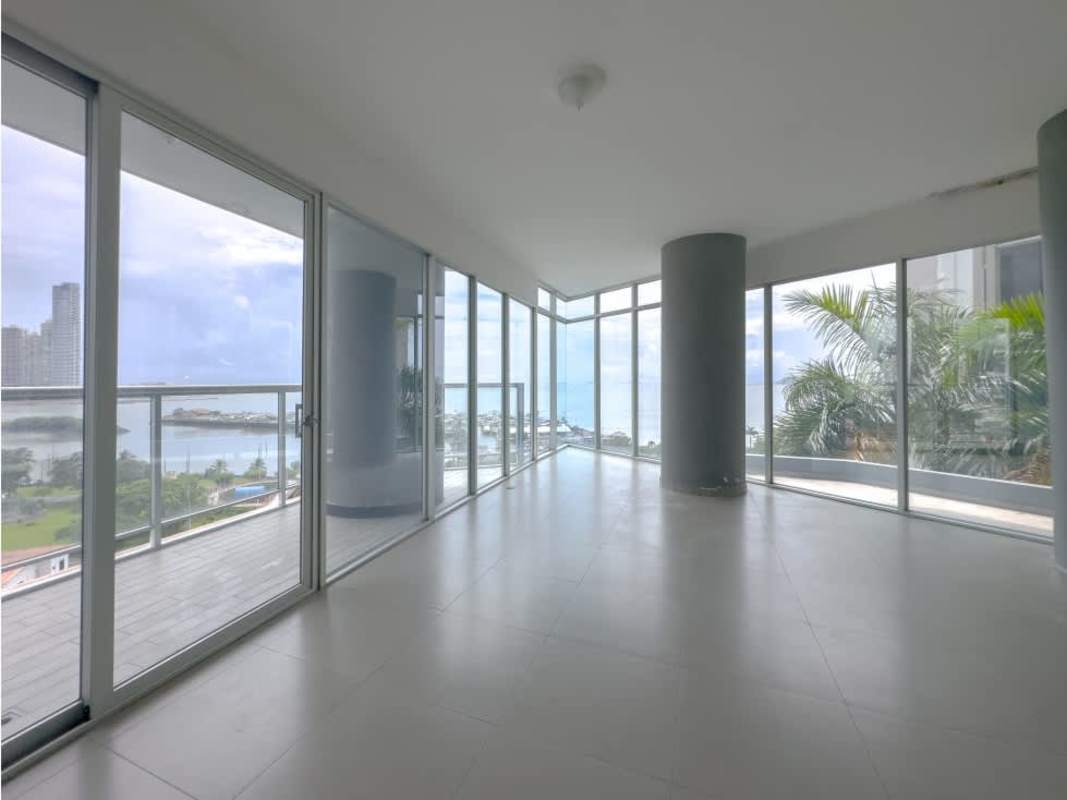 Elegant master bedroom with bay views and en-suite bath PH Yacht Club Panama City