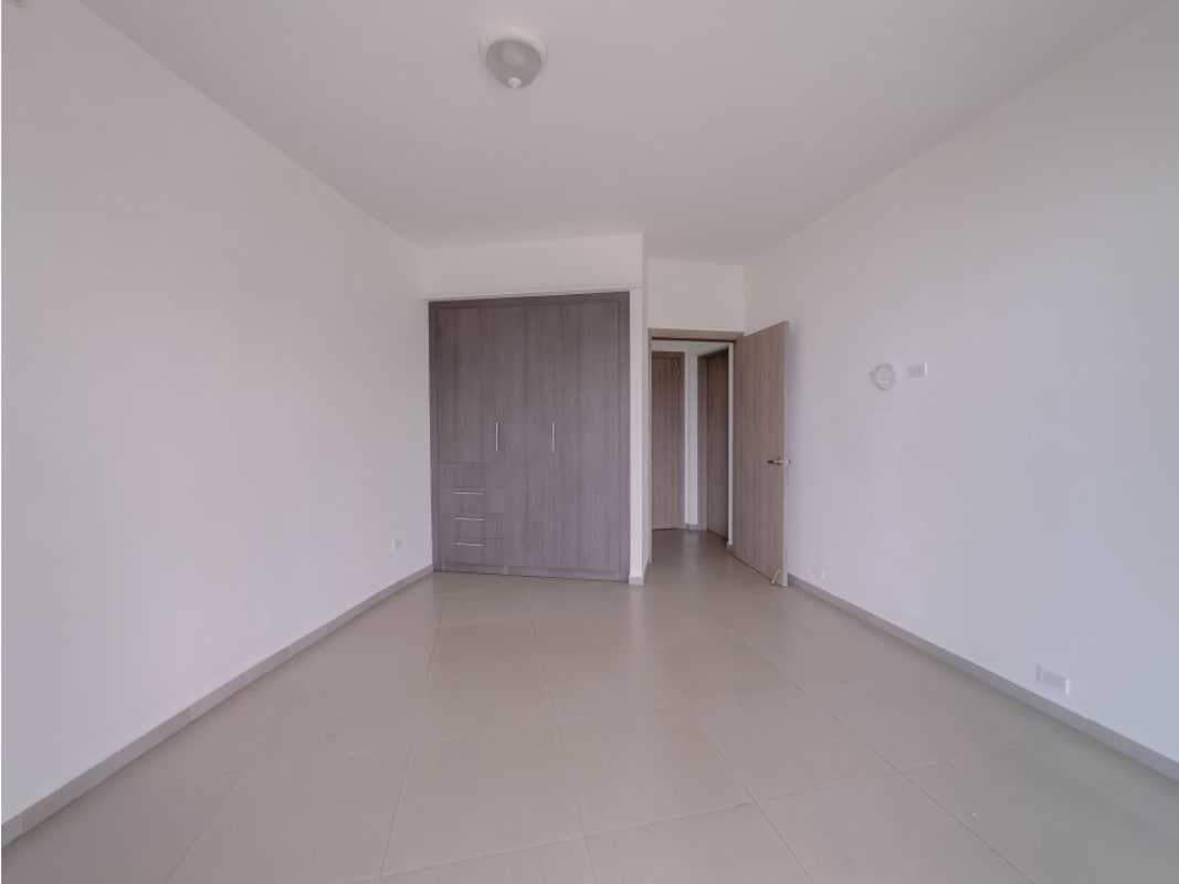 Luxury infinity pool and jacuzzi overlooking marina at PH Yacht Club on Avenida Balboa